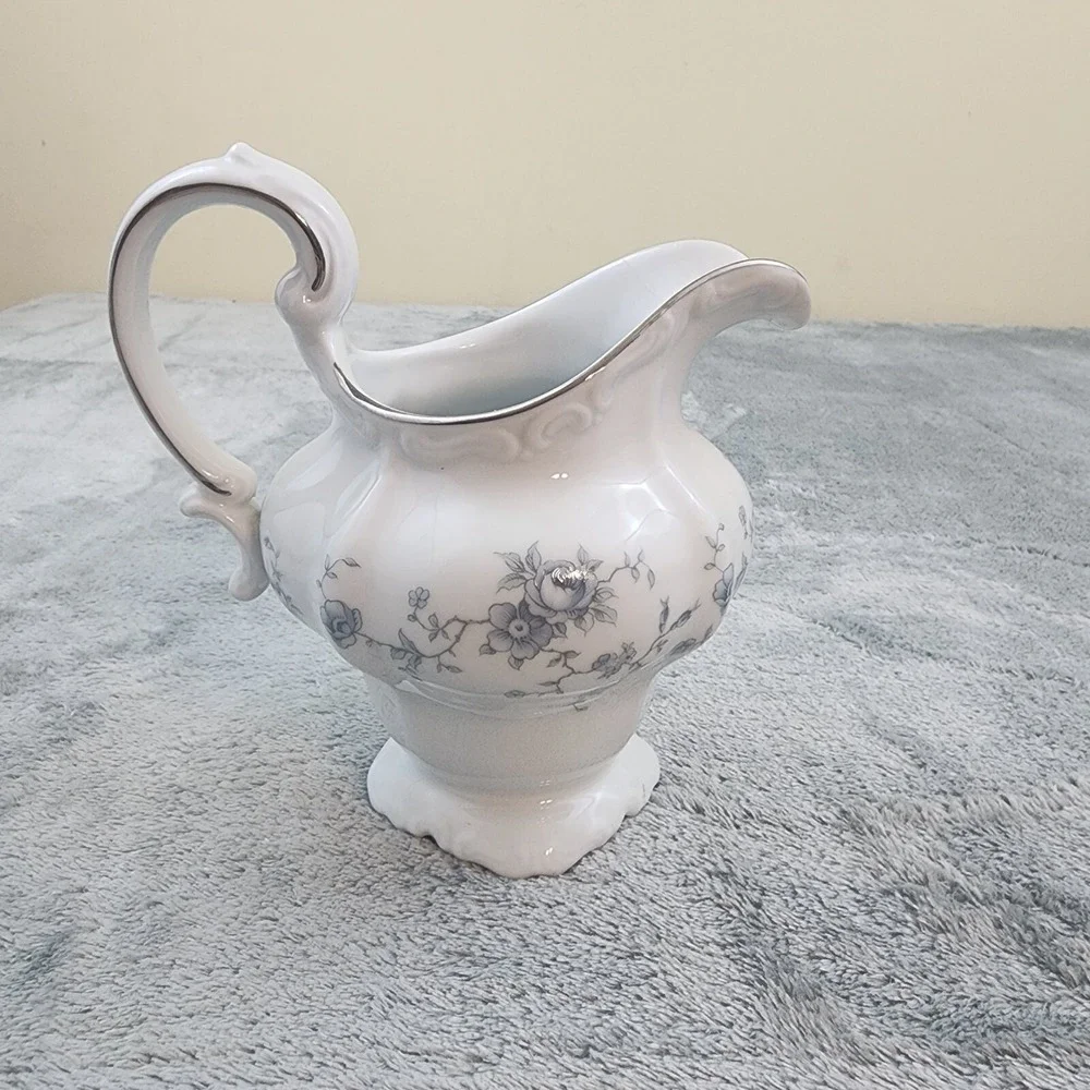 Johann Haviland BLUE GARLAND Creamer Bavaria‎ Germany w/ Gold Trim